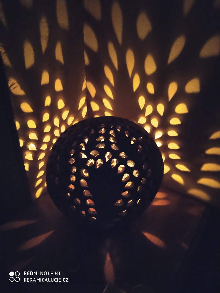 Lampy, lucerny, svítící koule a lampiony