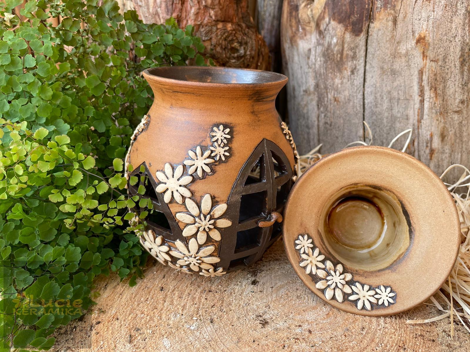 Aromalampa buclatá s vrátky rozkvetlá