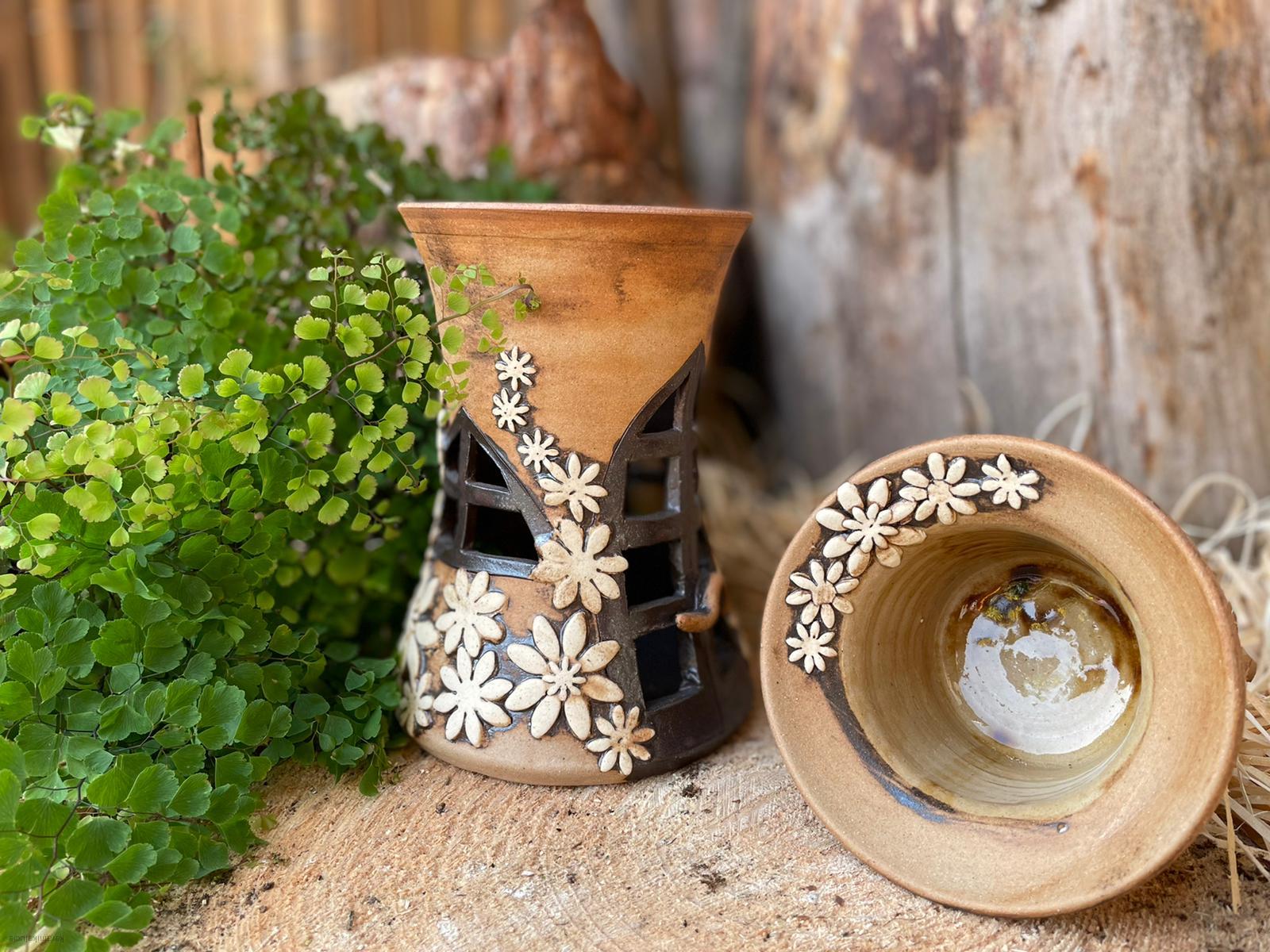 Aromalampa zúžená s vrátky rozkvetlá