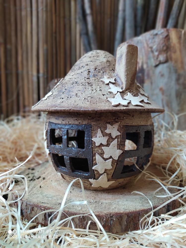 Domeček s břečťanem  20 cm