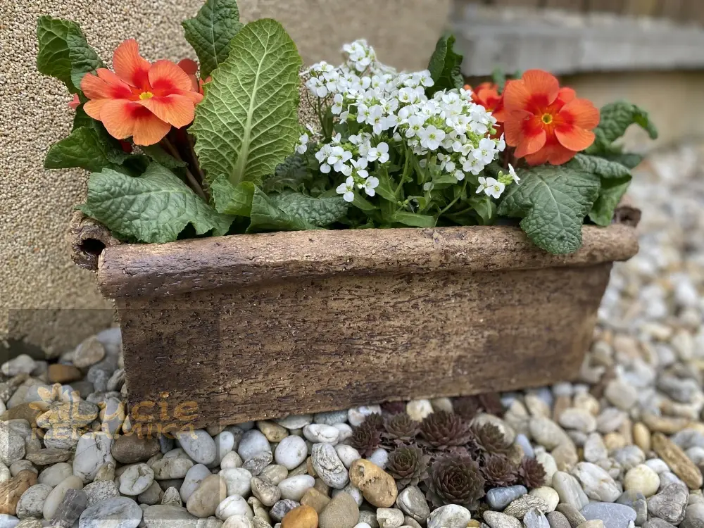 Truhlík 25 cm z hrubého šamotu
