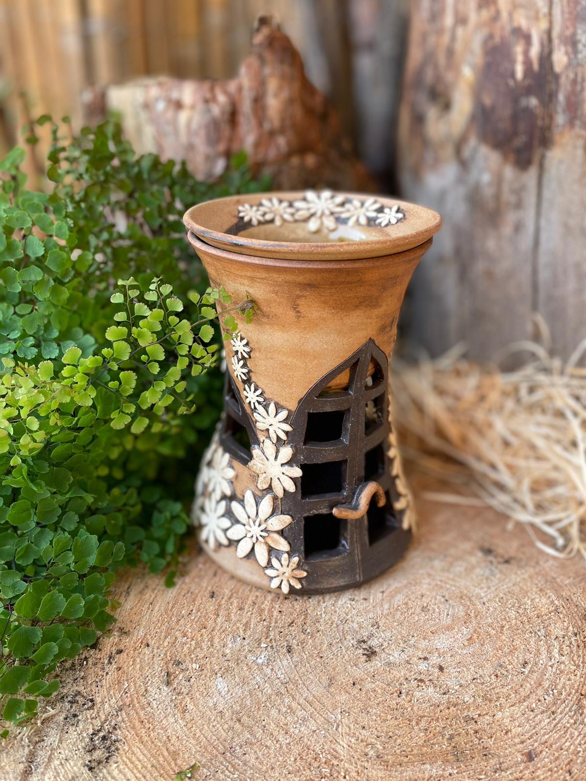 Aromalampa zúžená s vrátky rozkvetlá