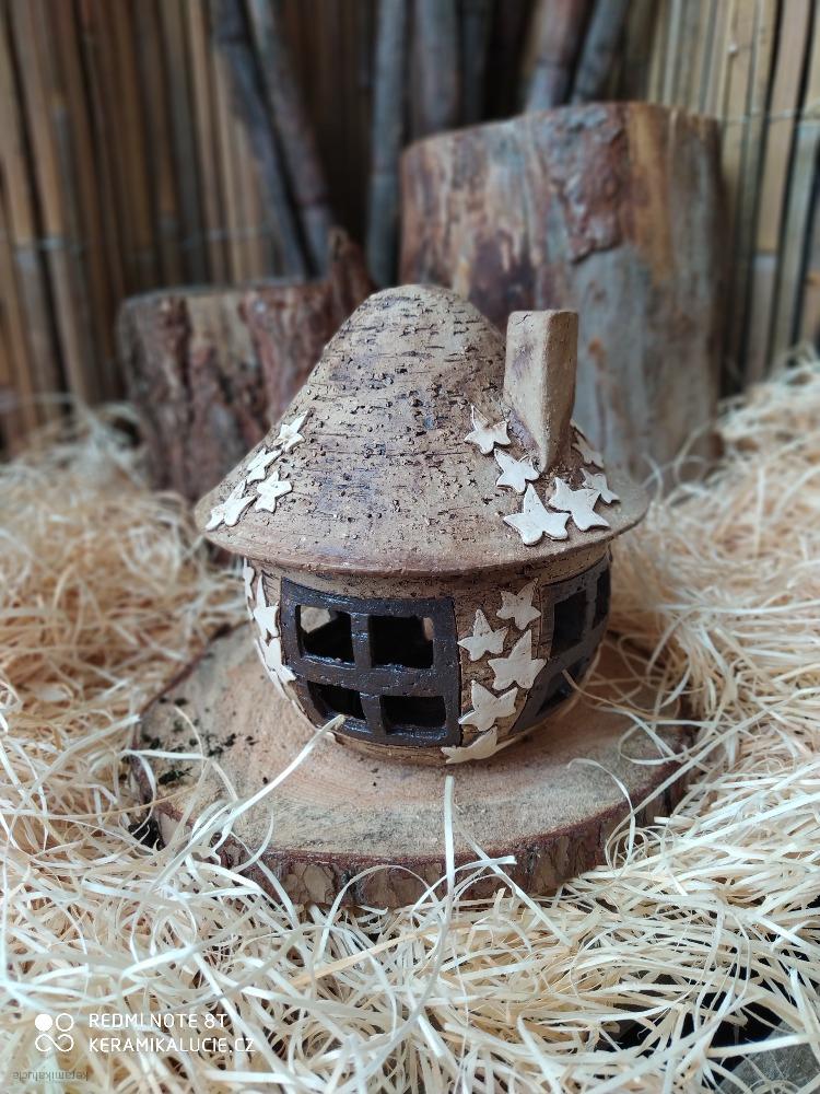 Domeček s břečťanem  20 cm
