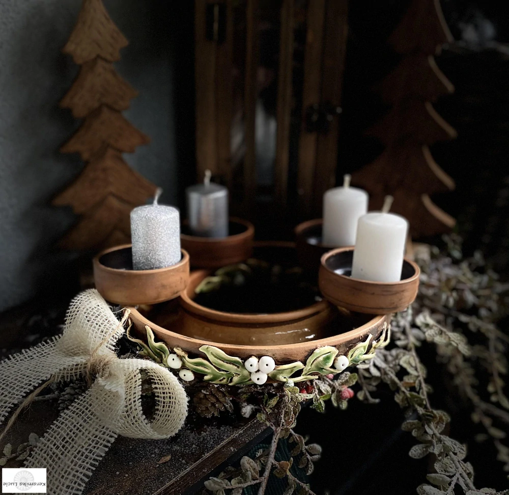 Adventní věnec se jmelím