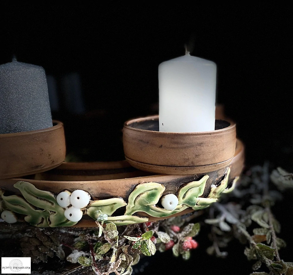 Adventní věnec se jmelím